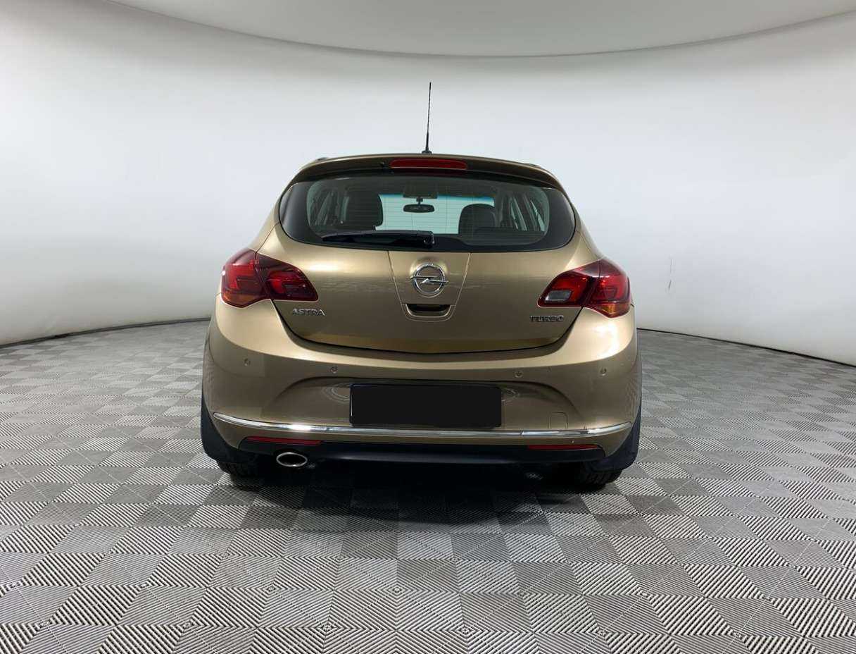 Opel Astra с пробегом — 2012 год. Фото: #5