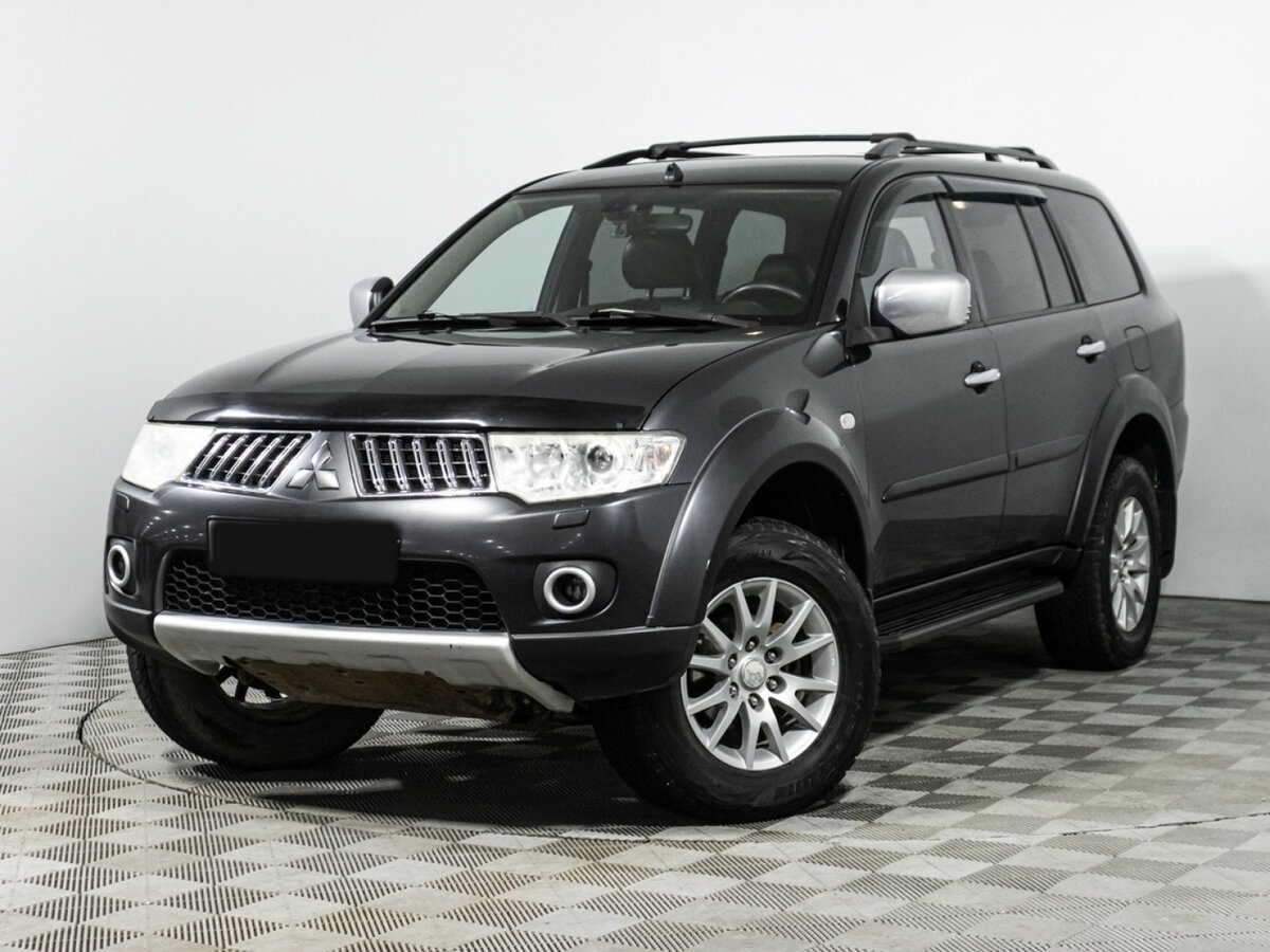 Mitsubishi Pajero Sport с пробегом — 2013 год. Фото: #0
