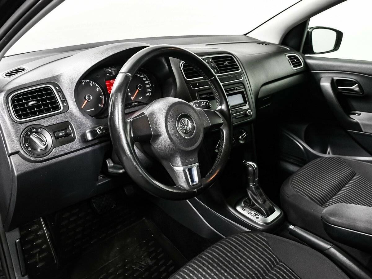 Volkswagen Polo с пробегом — 2012 год. Фото: #10