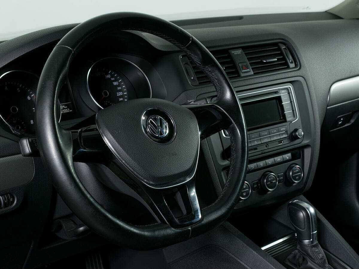 Volkswagen Jetta с пробегом — 2016 год. Фото: #10