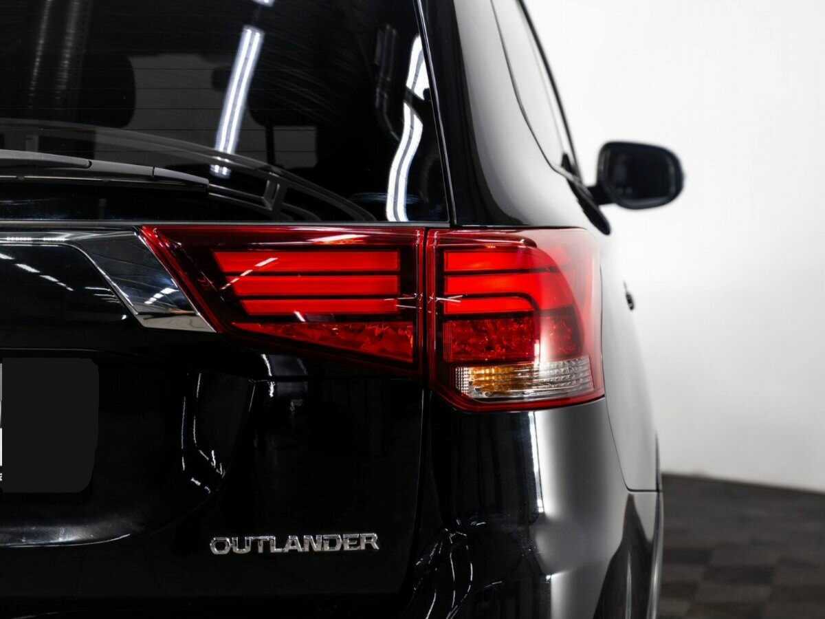 Mitsubishi Outlander с пробегом — 2017 год. Фото: #6