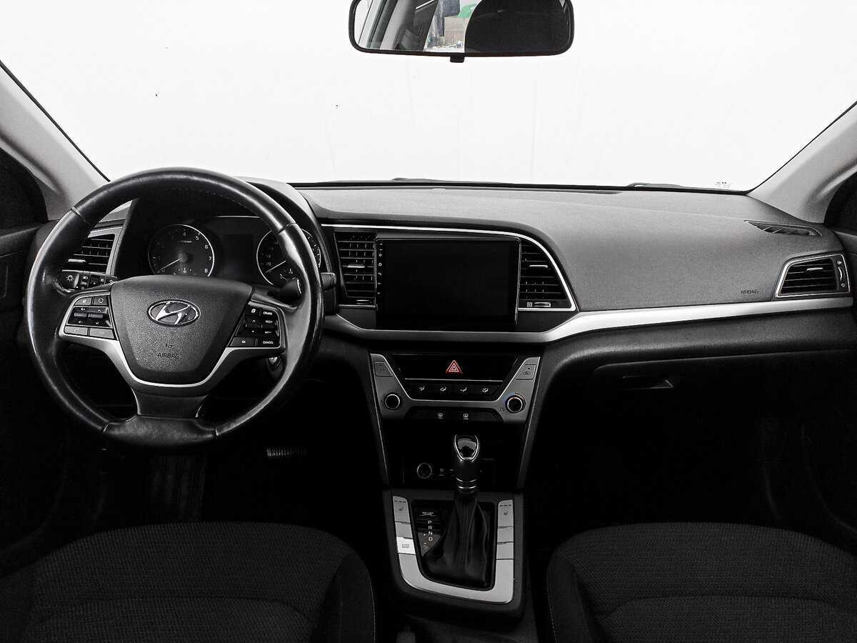 Hyundai Elantra с пробегом — 2017 год. Фото: #13