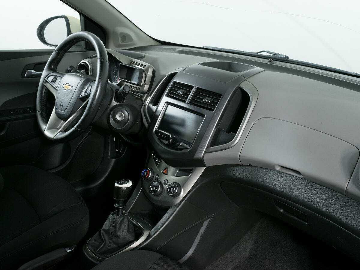 Chevrolet Aveo с пробегом — 2013 год. Фото: #6