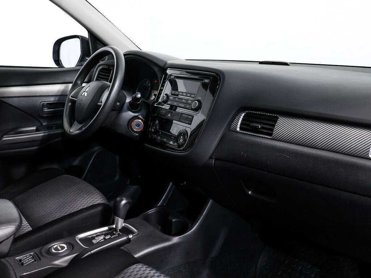 Mitsubishi Outlander с пробегом — 2012 год. Фото: #10