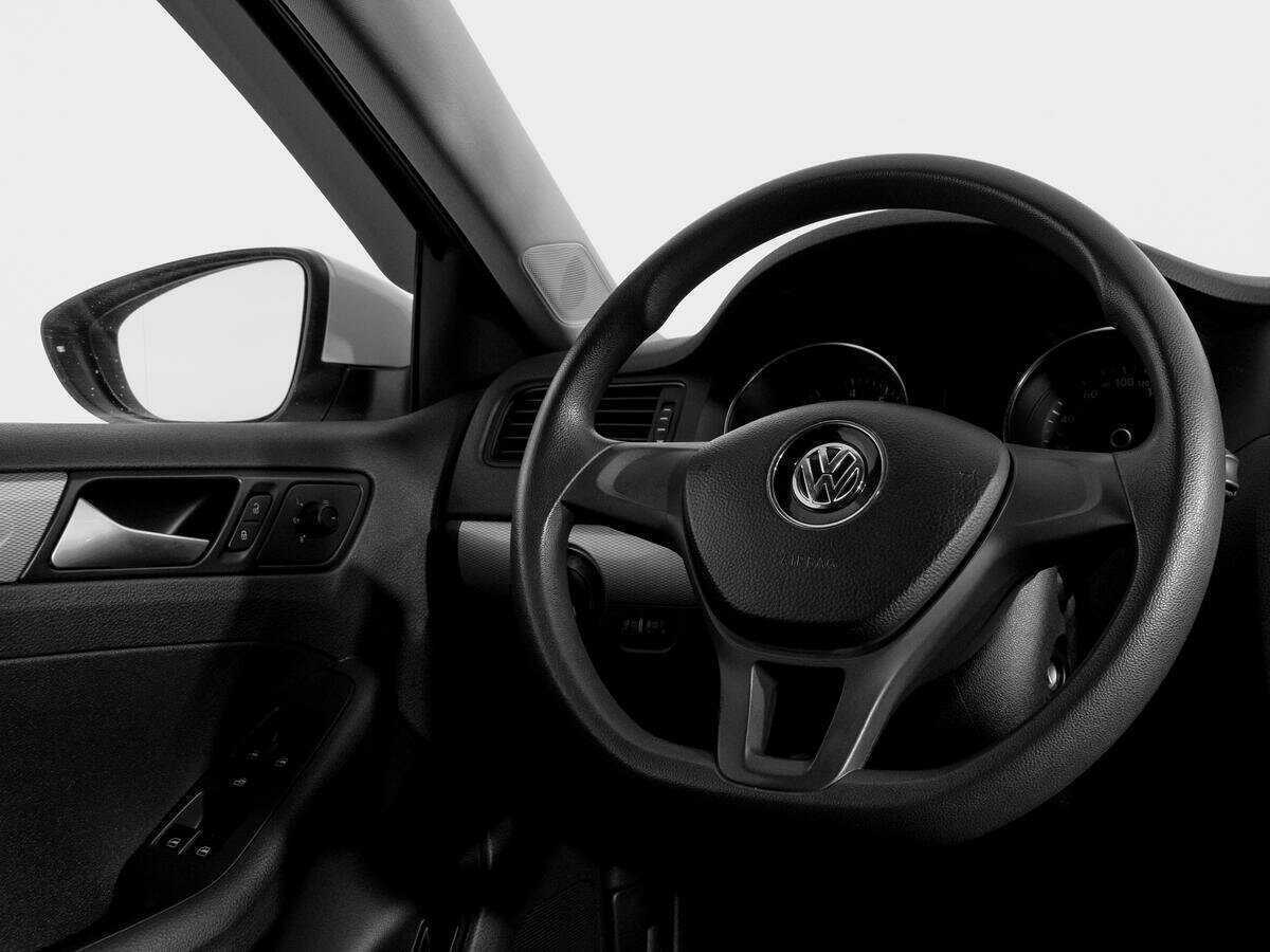 Volkswagen Jetta с пробегом — 2016 год. Фото: #13