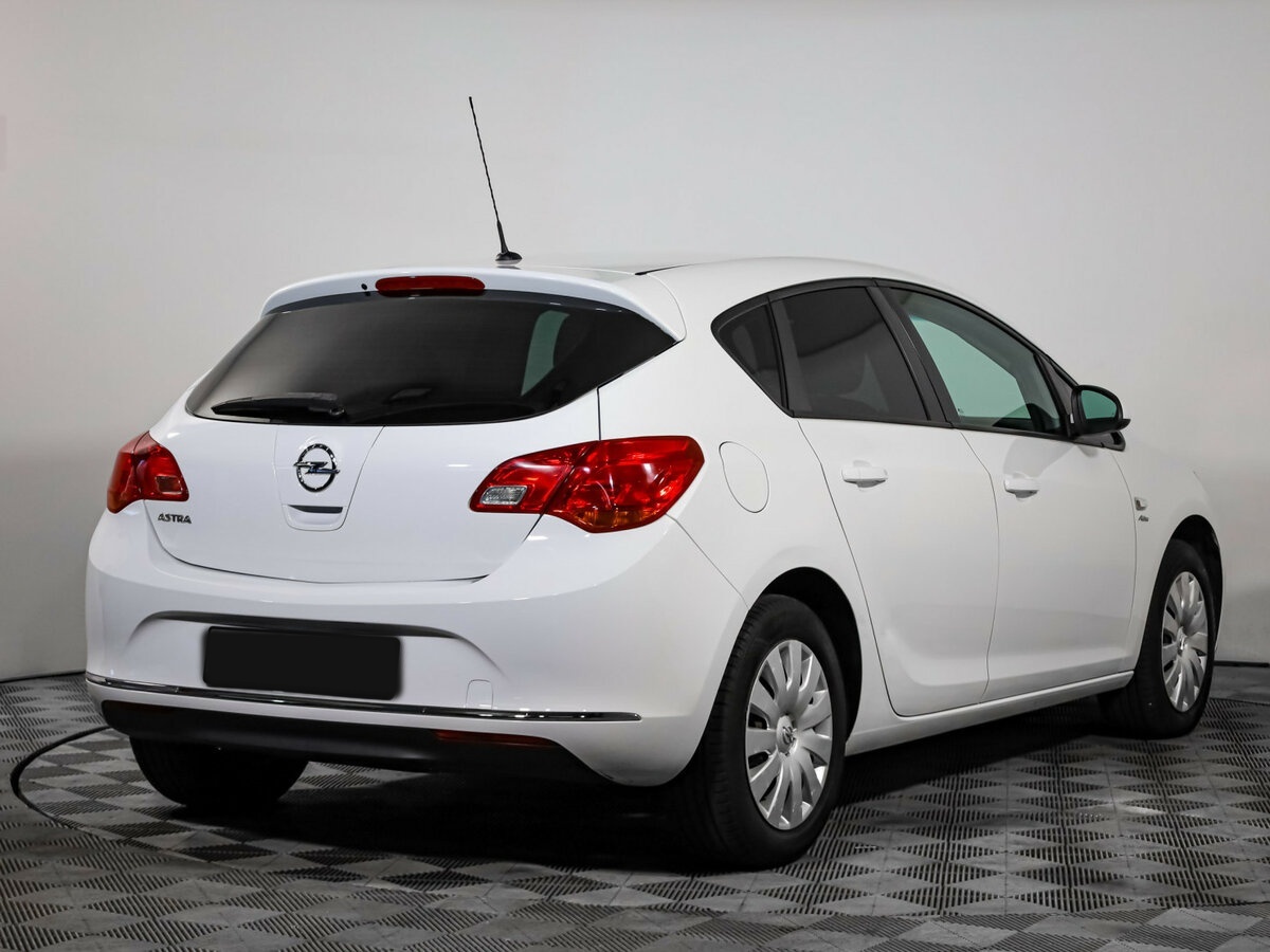 Opel Astra с пробегом — 2014 год. Фото: #3
