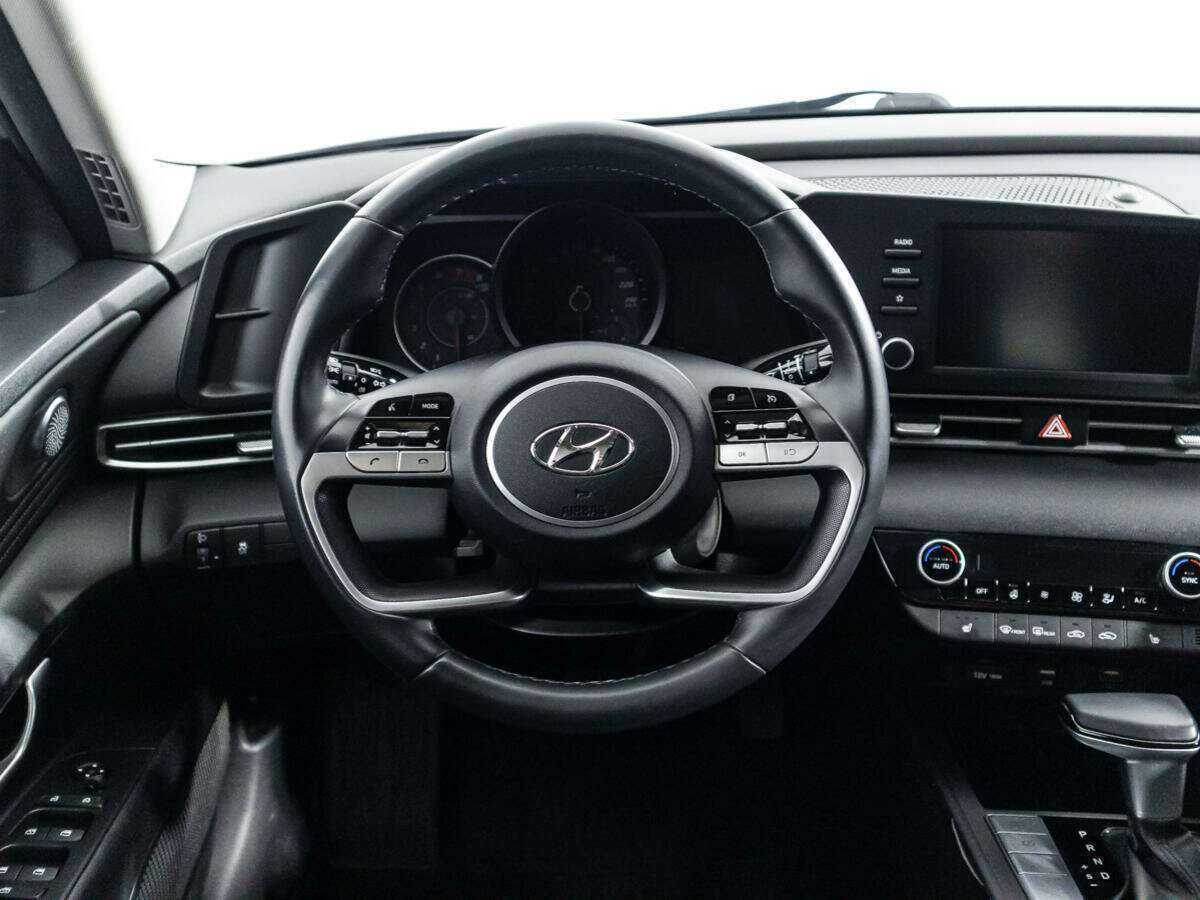 Hyundai Elantra с пробегом — 2021 год. Фото: #17