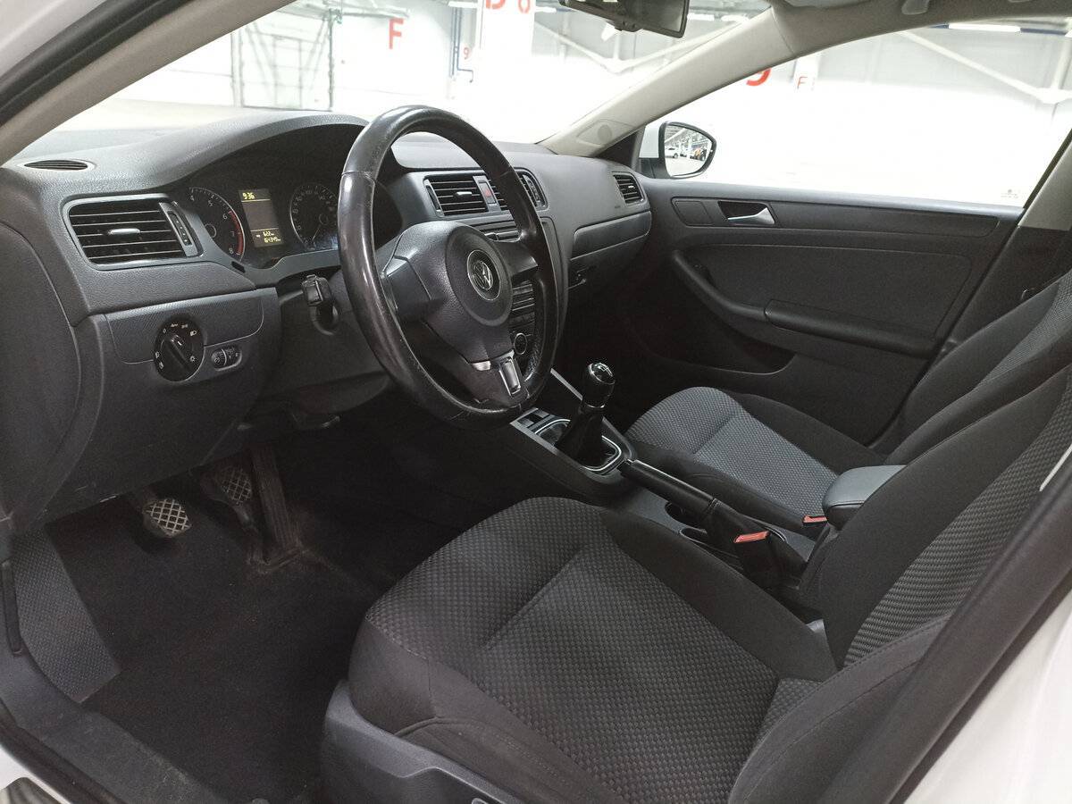 Volkswagen Jetta с пробегом — 2014 год. Фото: #14