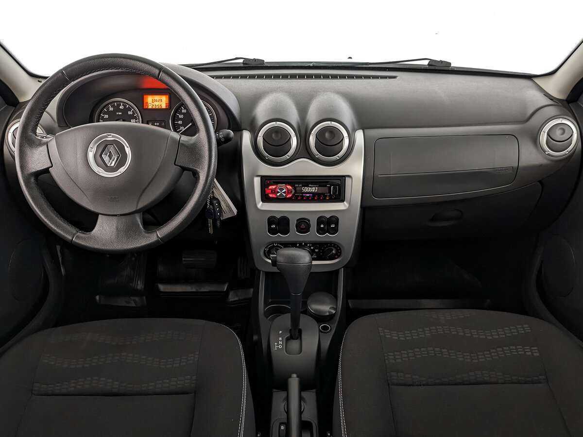 Renault Sandero с пробегом — 2013 год. Фото: #8