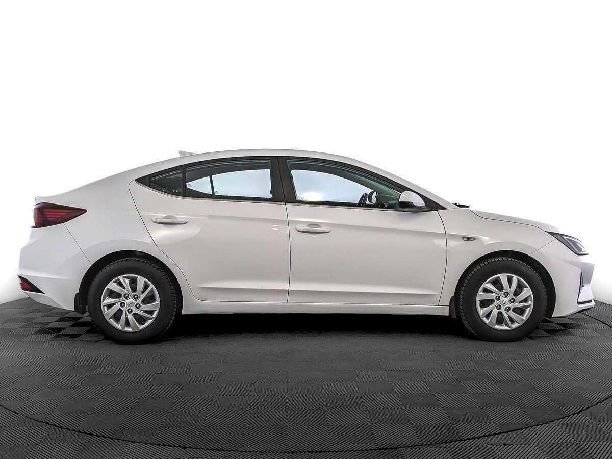 Hyundai Elantra с пробегом — 2020 год. Фото: #3