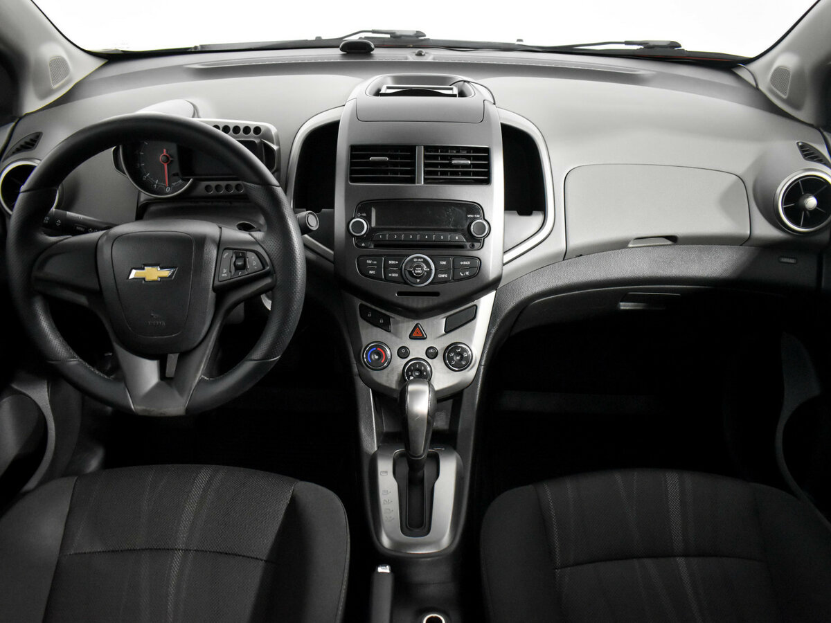 Chevrolet Aveo с пробегом — 2014 год. Фото: #12