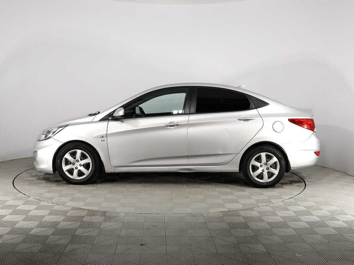Hyundai Solaris с пробегом — 2012 год. Фото: #3
