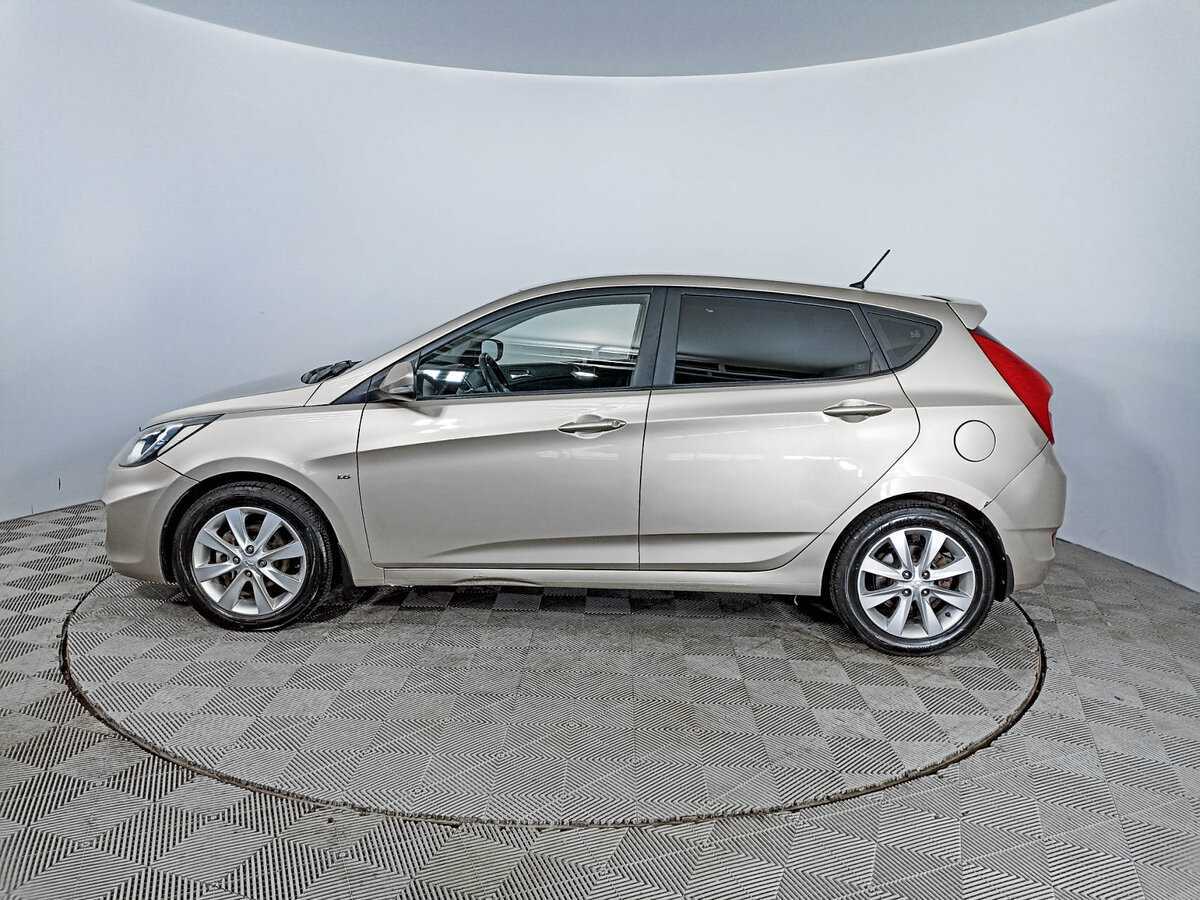 Hyundai Solaris с пробегом — 2012 год. Фото: #7