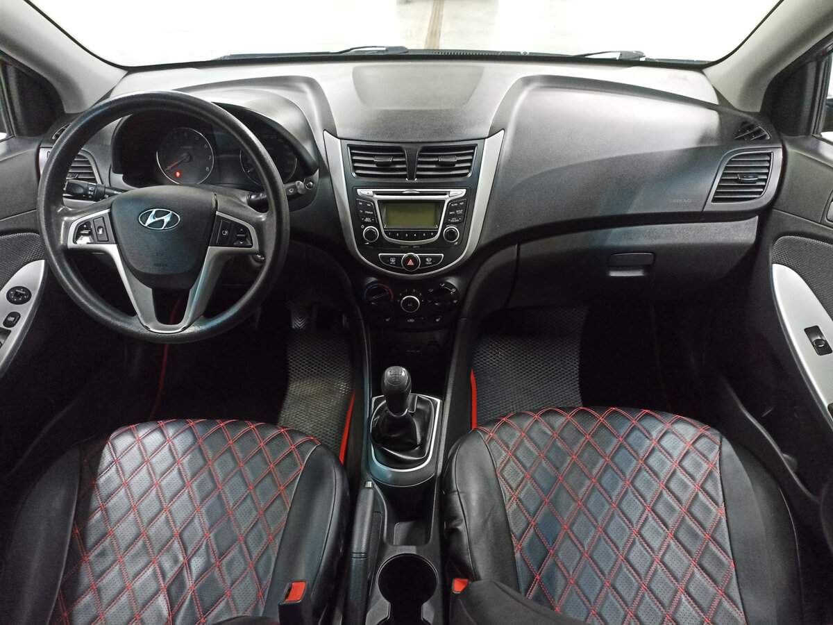 Hyundai Solaris с пробегом — 2013 год. Фото: #13