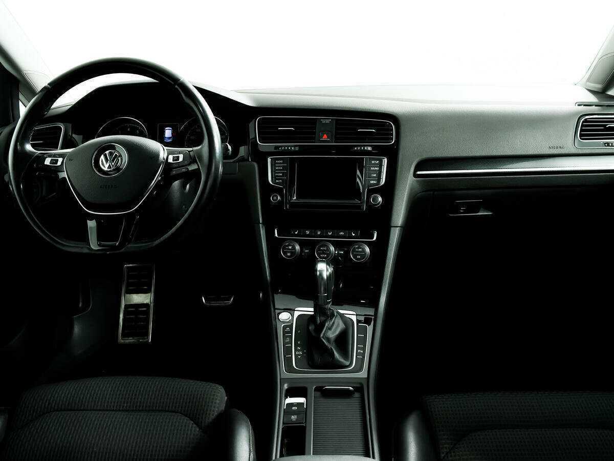 Volkswagen Golf с пробегом — 2013 год. Фото: #10