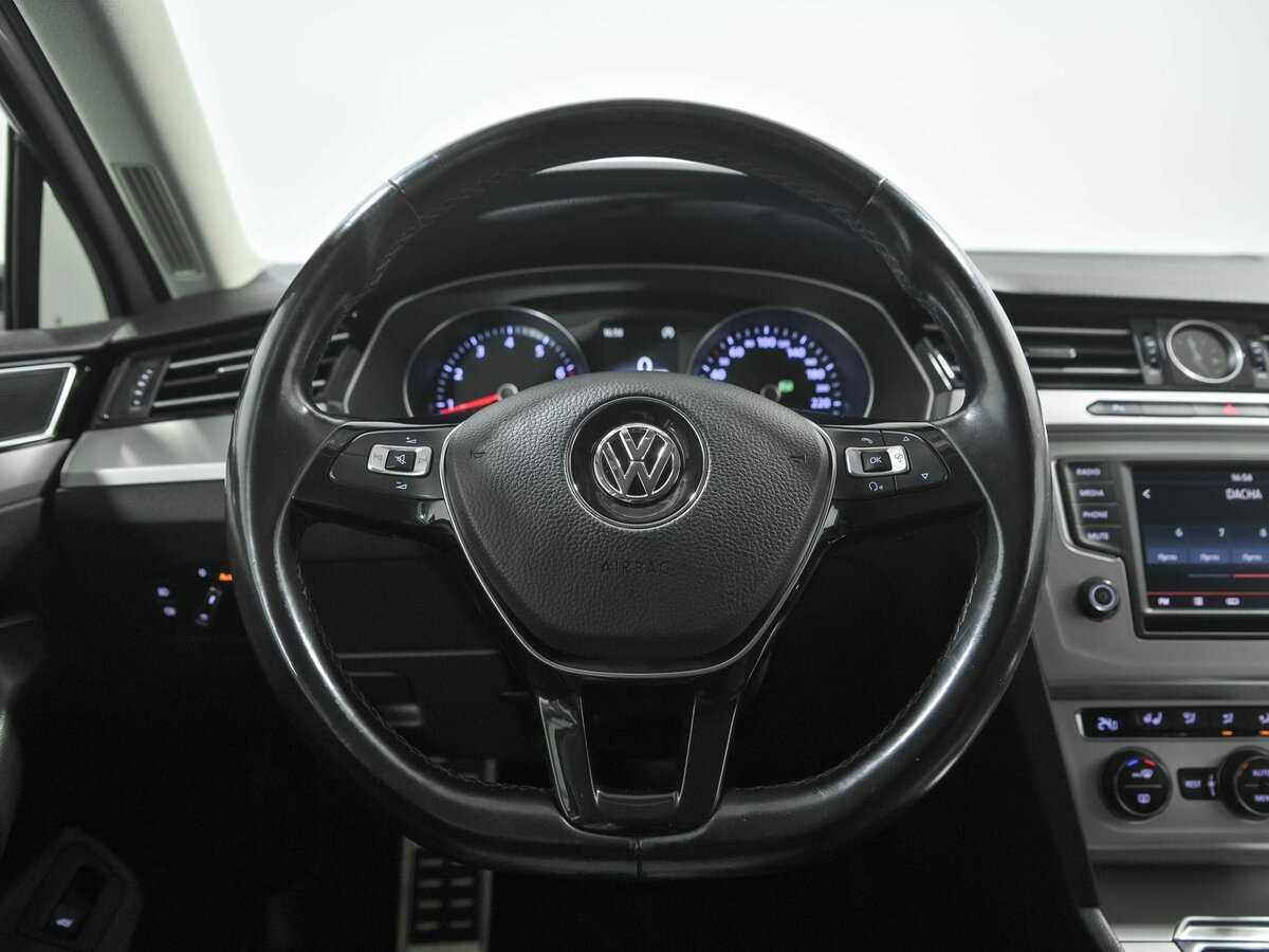 Volkswagen Passat с пробегом — 2015 год. Фото: #7