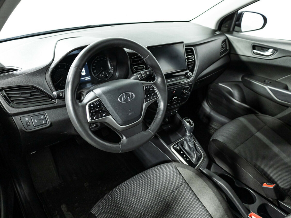 Hyundai Solaris с пробегом — 2022 год. Фото: #10