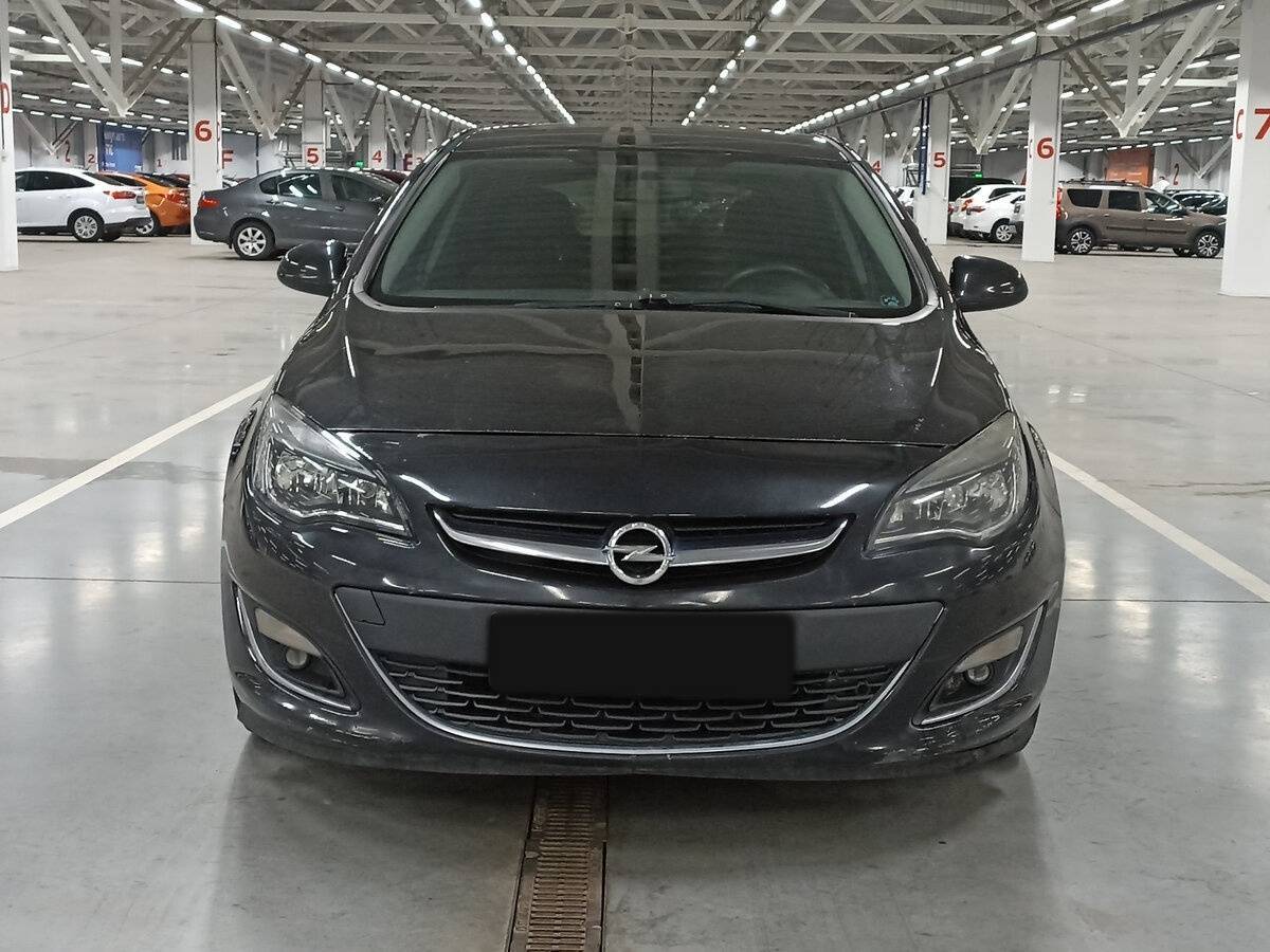 Opel Astra с пробегом — 2012 год. Фото: #1