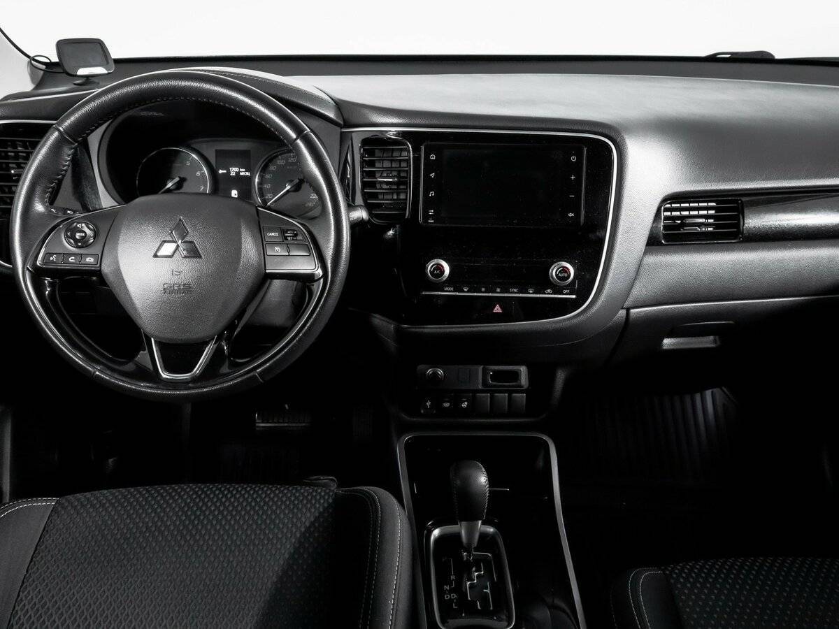 Mitsubishi Outlander с пробегом — 2021 год. Фото: #11