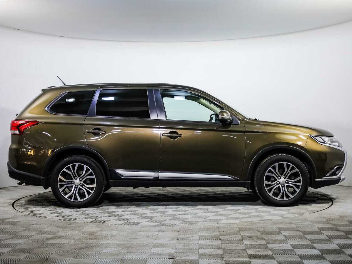 Mitsubishi Outlander с пробегом — 2015 год. Фото: #2