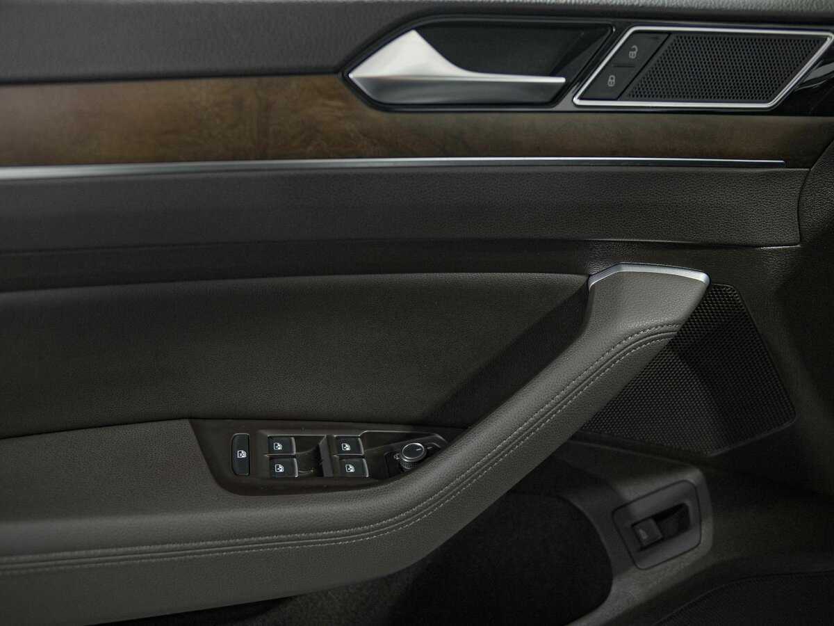 Volkswagen Passat с пробегом — 2016 год. Фото: #11