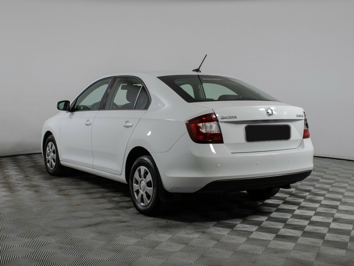 Skoda Rapid с пробегом — 2017 год. Фото: #6