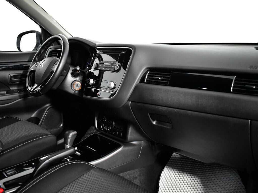 Mitsubishi Outlander с пробегом — 2020 год. Фото: #8