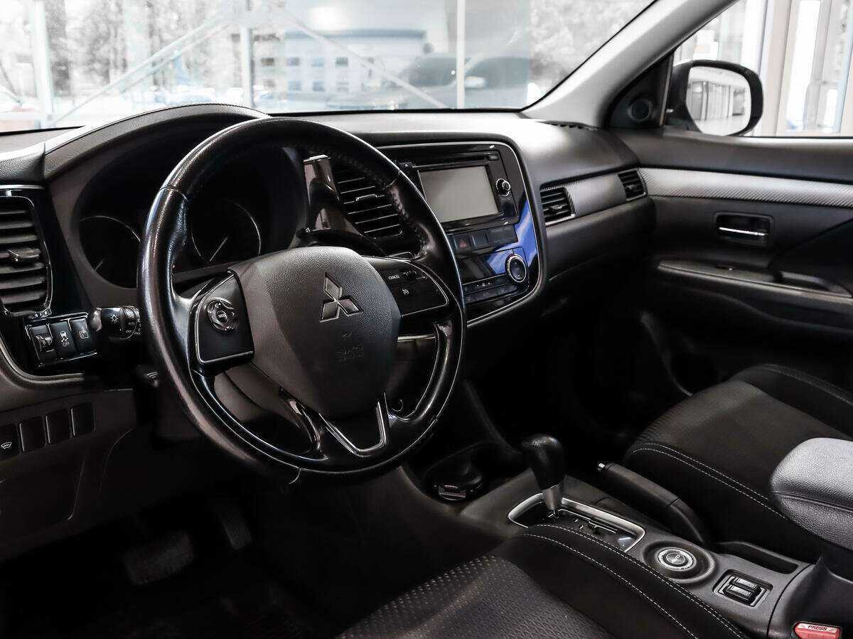 Mitsubishi Outlander с пробегом — 2016 год. Фото: #8