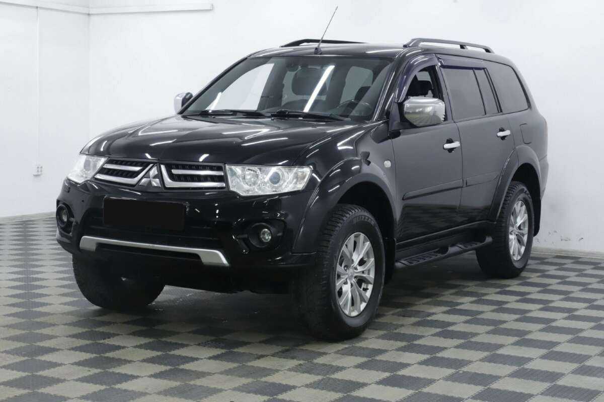 Mitsubishi Pajero Sport с пробегом — 2015 год. Фото: #0