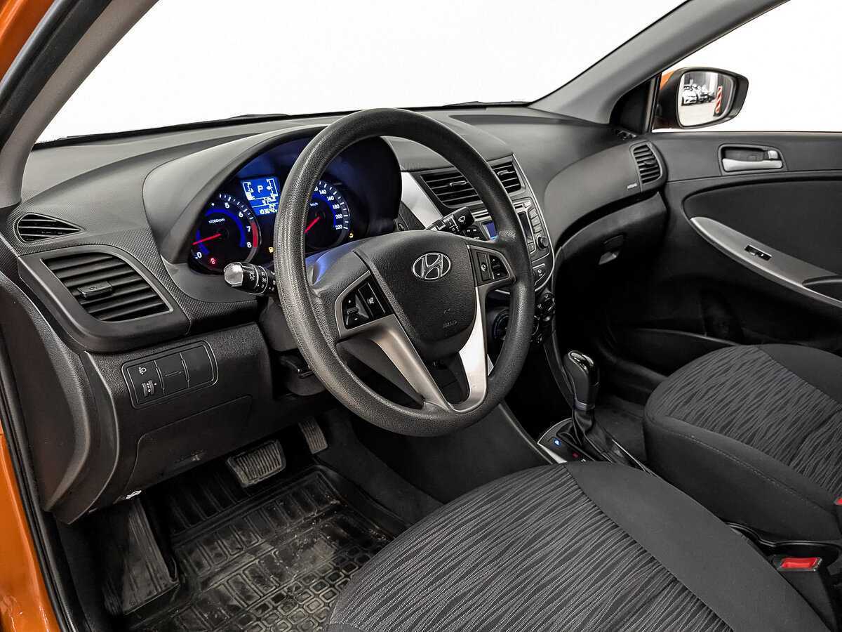 Hyundai Solaris с пробегом — 2015 год. Фото: #12