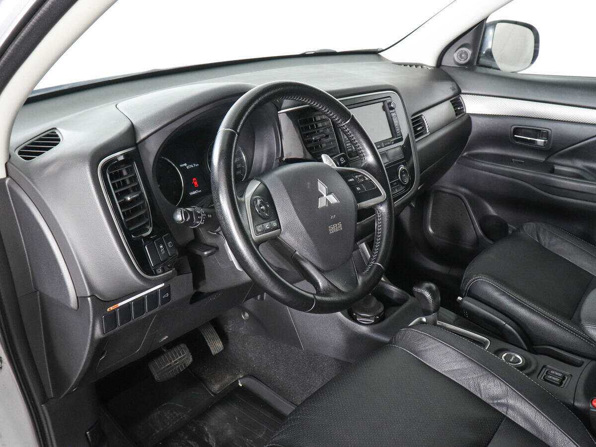 Mitsubishi Outlander с пробегом — 2014 год. Фото: #8