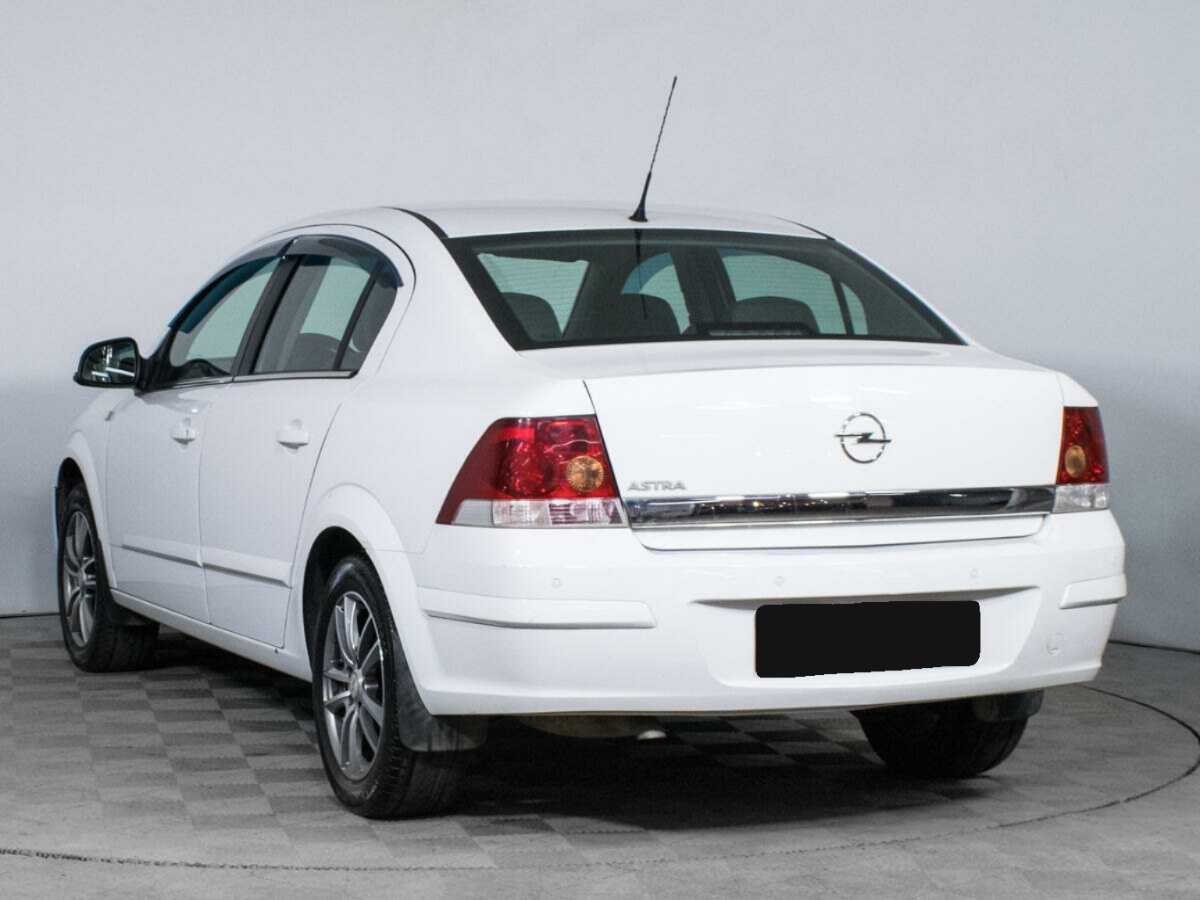 Opel Astra с пробегом — 2014 год. Фото: #6