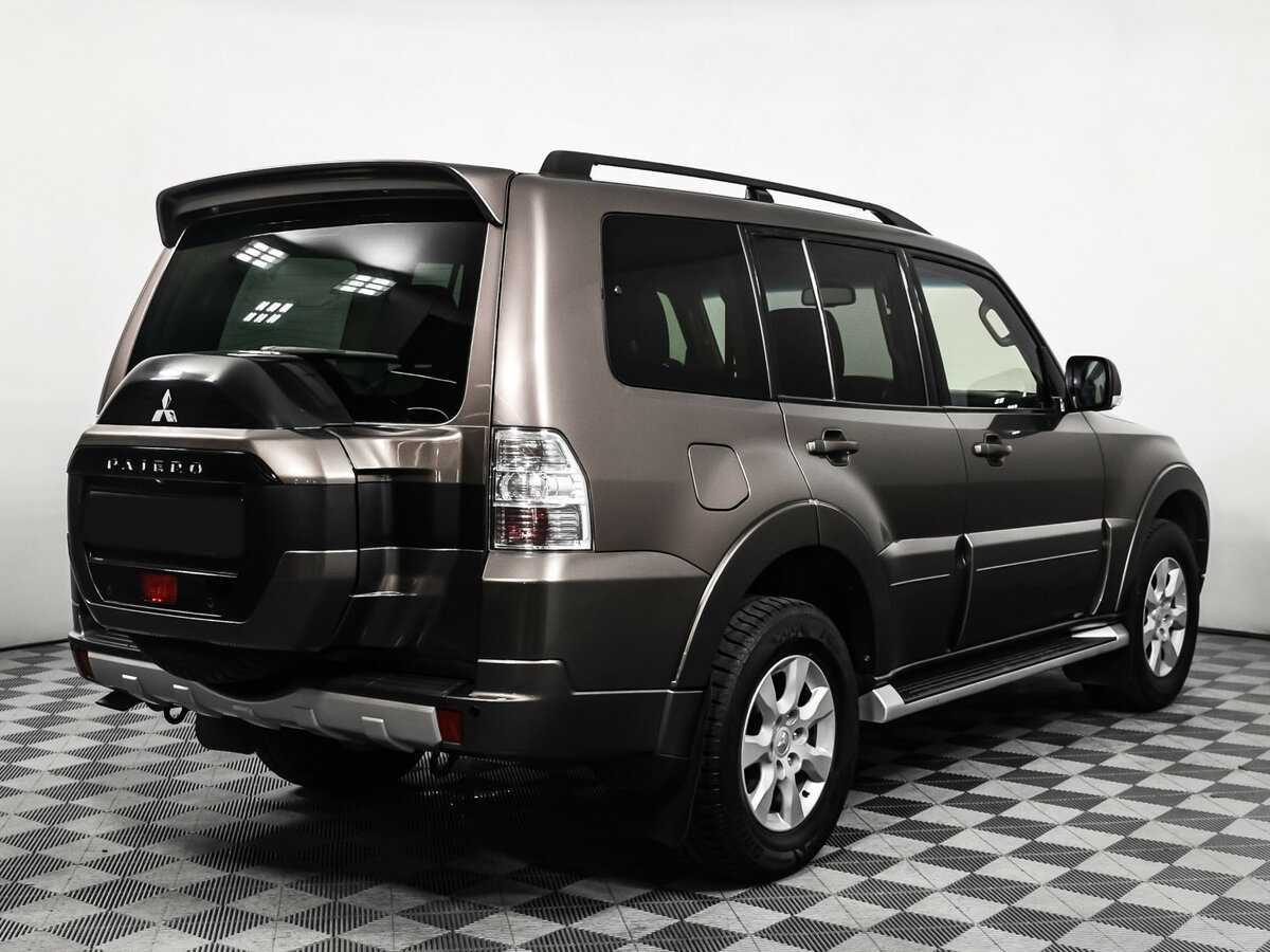 Mitsubishi Pajero с пробегом — 2015 год. Фото: #4