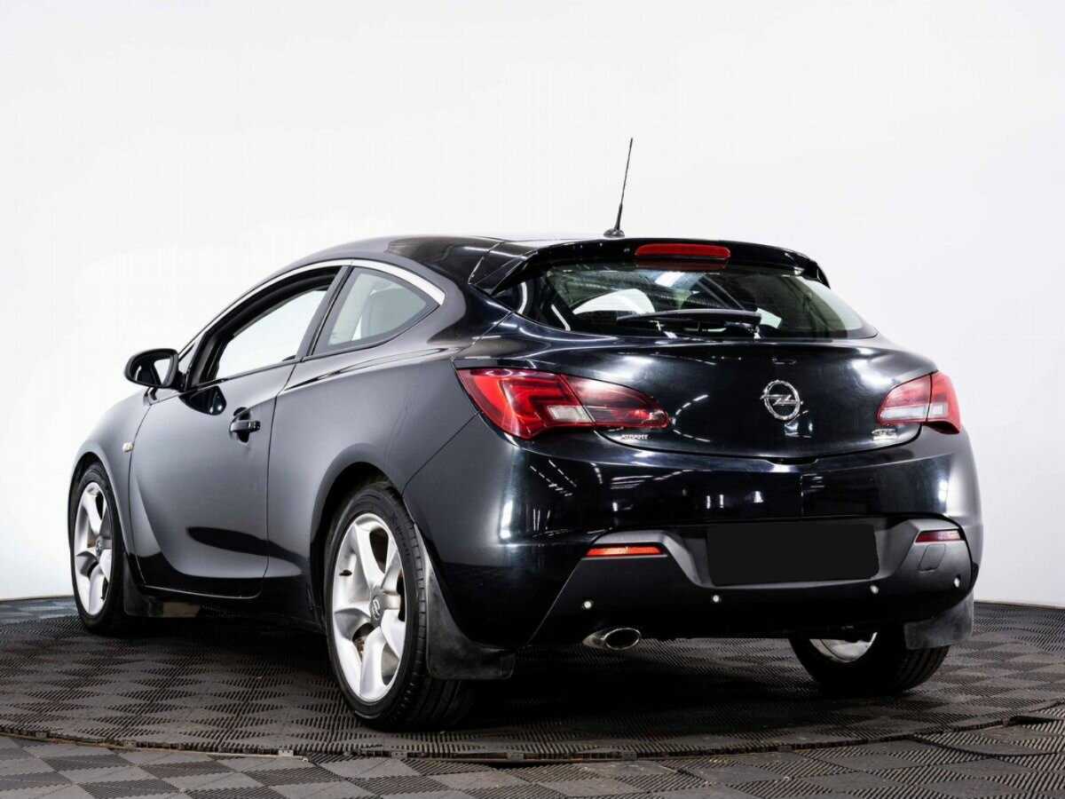 Opel Astra с пробегом — 2013 год. Фото: #3