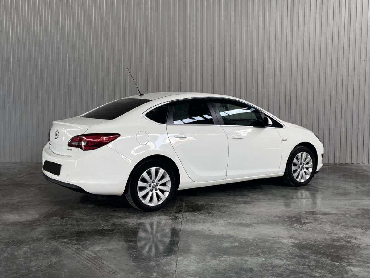Opel Astra с пробегом — 2014 год. Фото: #4