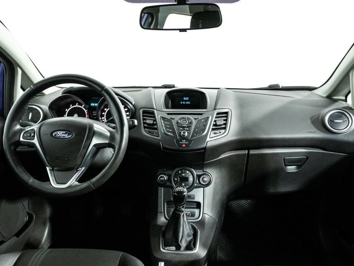 Ford Fiesta с пробегом — 2015 год. Фото: #12