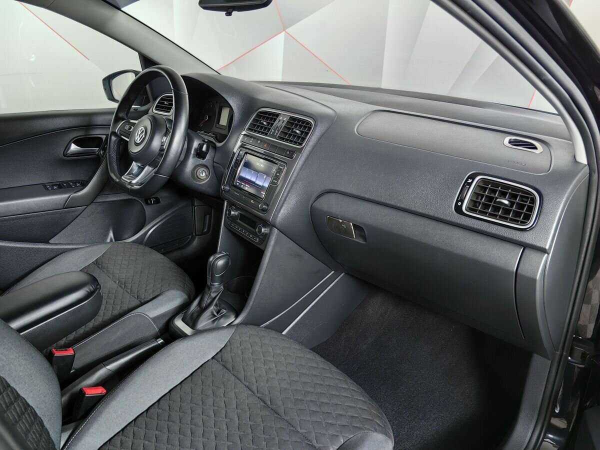 Volkswagen Polo с пробегом — 2018 год. Фото: #8
