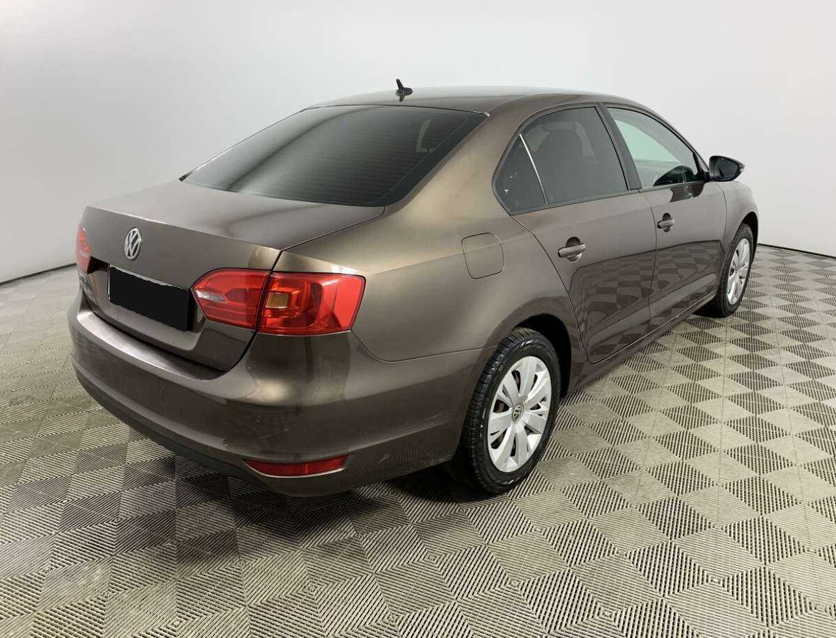 Volkswagen Jetta с пробегом — 2013 год. Фото: #4