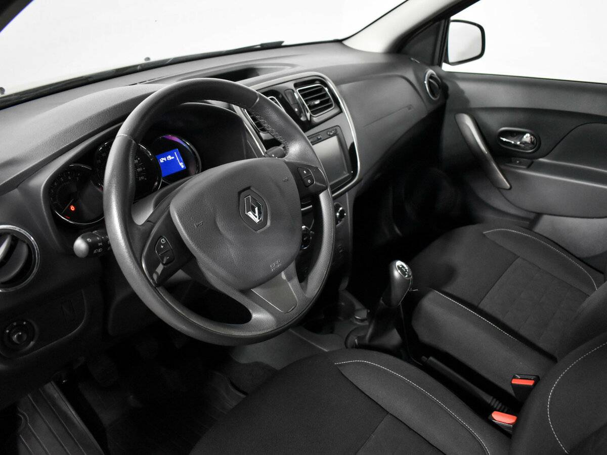 Renault Sandero с пробегом — 2017 год. Фото: #8