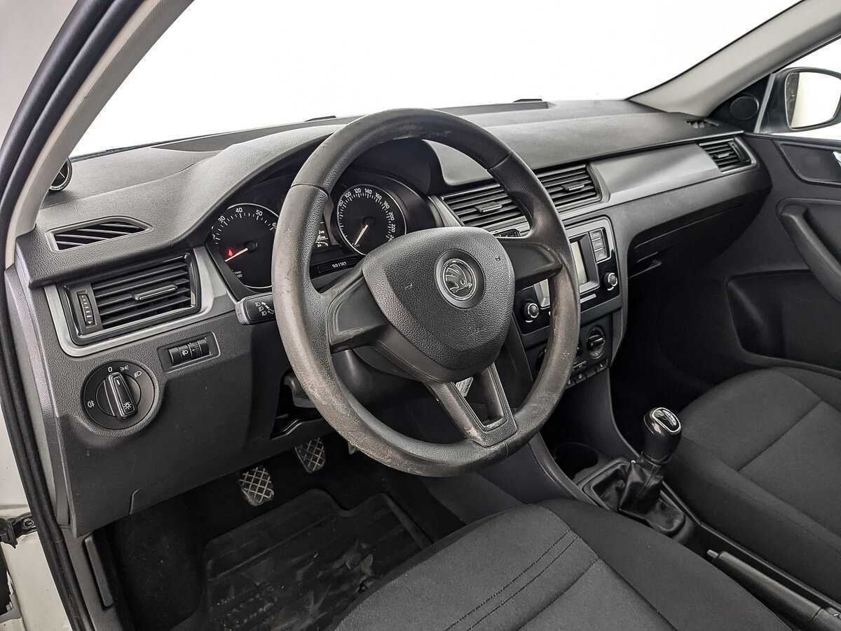 Skoda Rapid с пробегом — 2017 год. Фото: #12