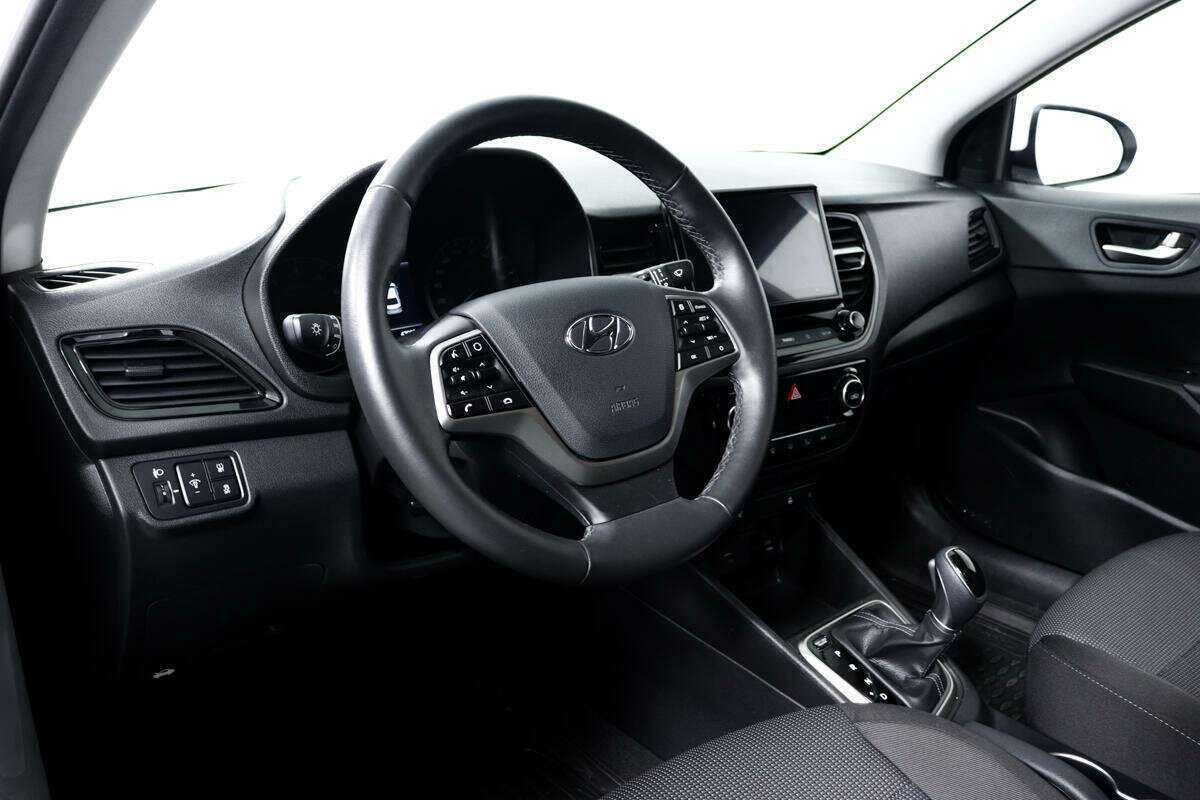 Hyundai Solaris с пробегом — 2022 год. Фото: #12