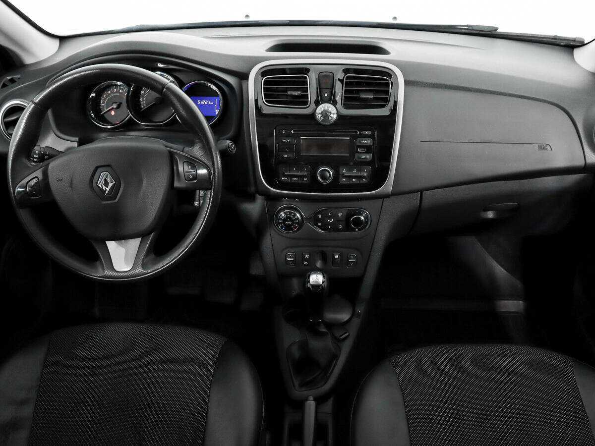 Renault Sandero с пробегом — 2016 год. Фото: #11