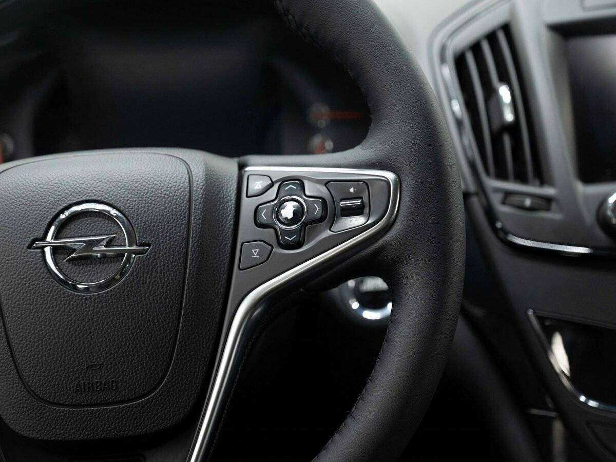 Opel Insignia с пробегом — 2013 год. Фото: #19