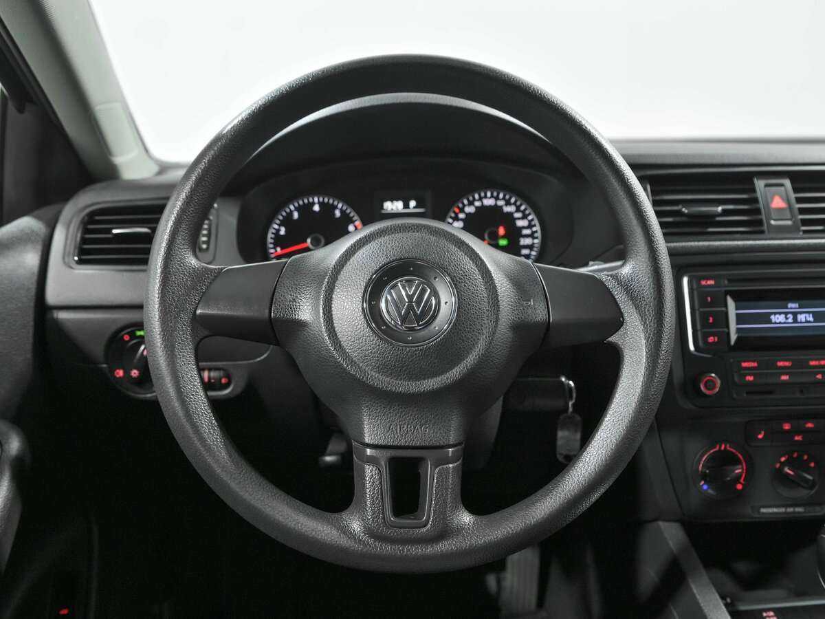 Volkswagen Jetta с пробегом — 2013 год. Фото: #8