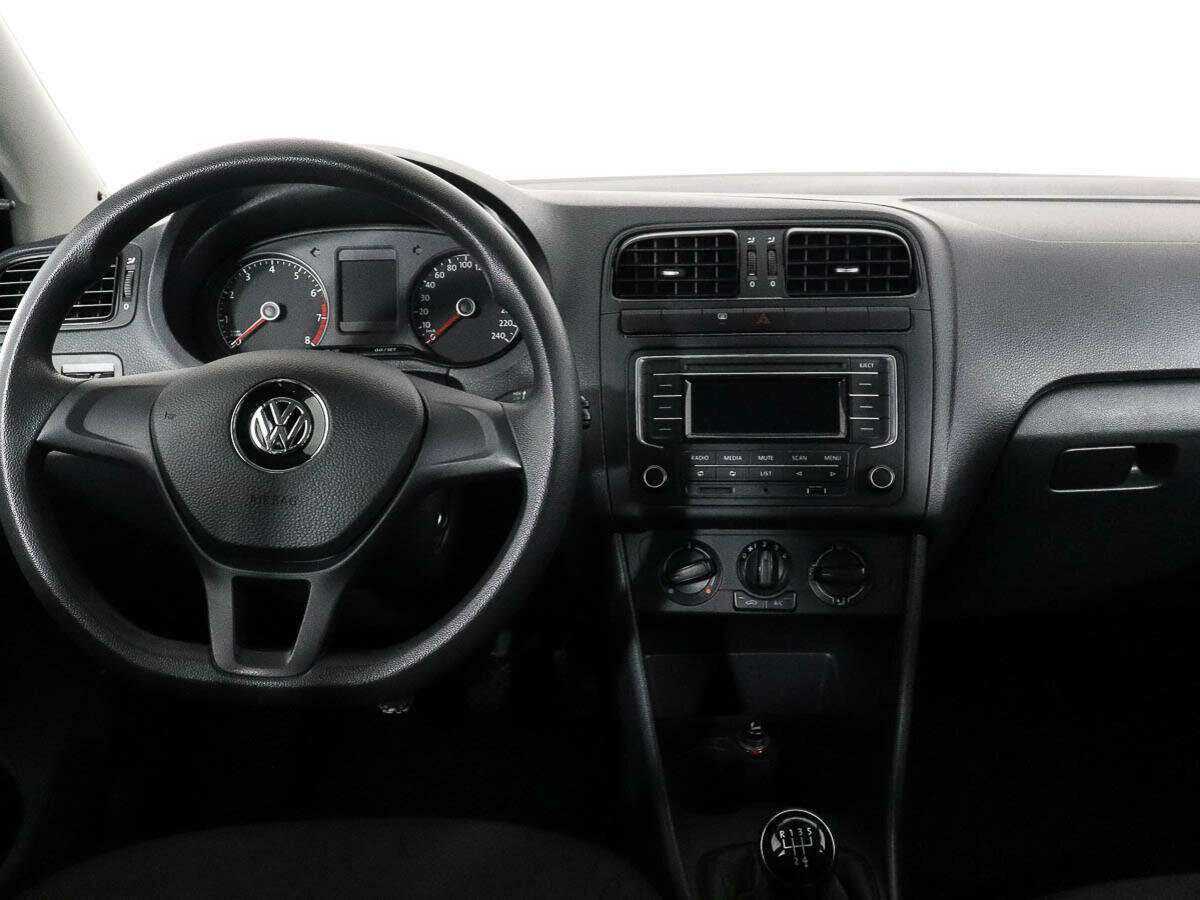 Volkswagen Polo с пробегом — 2015 год. Фото: #8