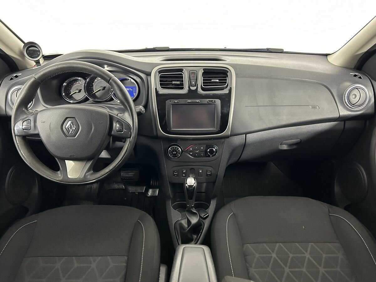 Renault Sandero с пробегом — 2016 год. Фото: #6