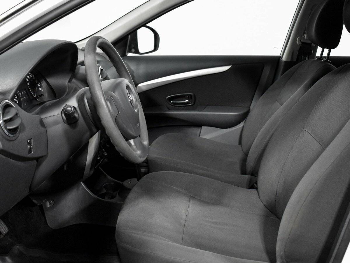 Nissan Almera с пробегом — 2013 год. Фото: #10