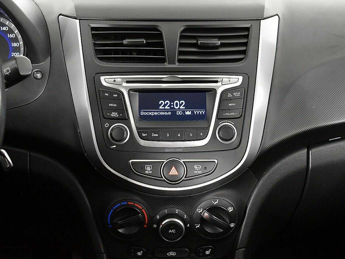Hyundai Solaris с пробегом — 2014 год. Фото: #12