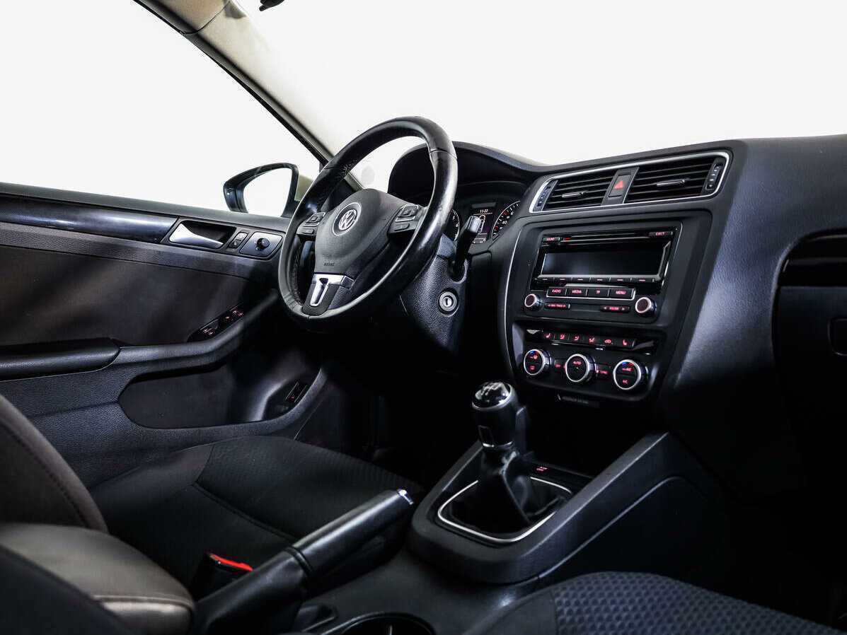 Volkswagen Jetta с пробегом — 2012 год. Фото: #7
