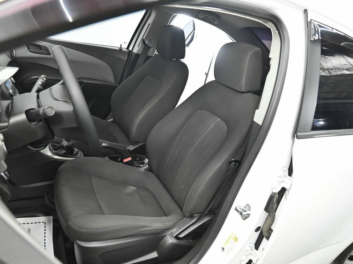 Chevrolet Aveo с пробегом — 2012 год. Фото: #4